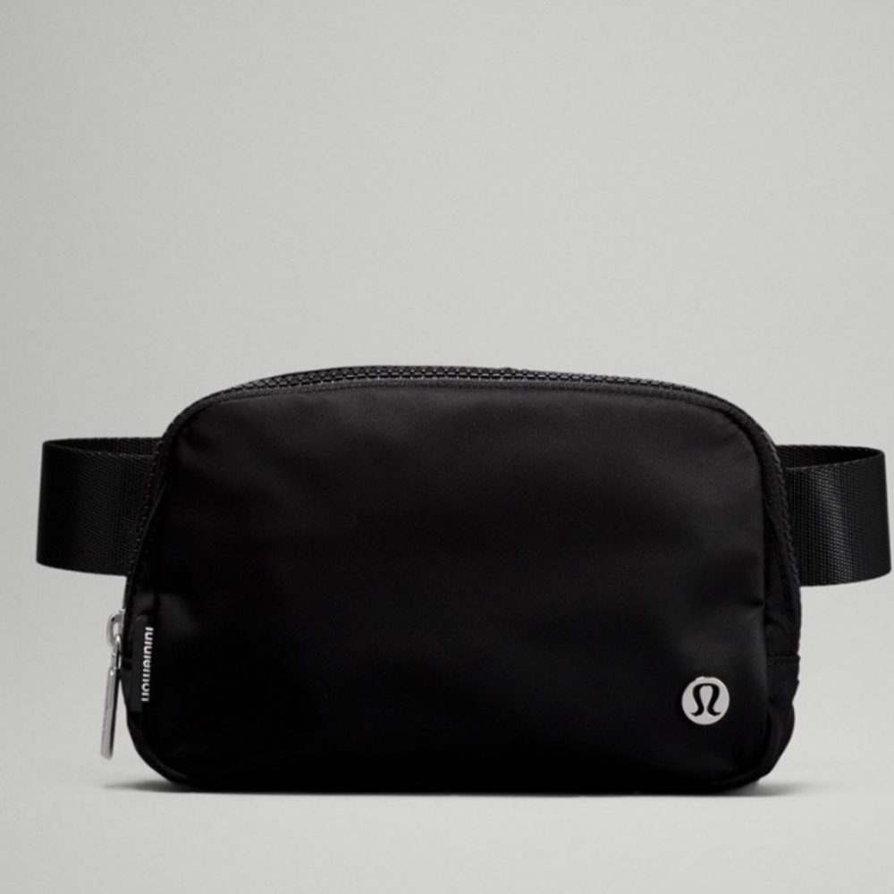 🖤lululemon everywhere belt bag